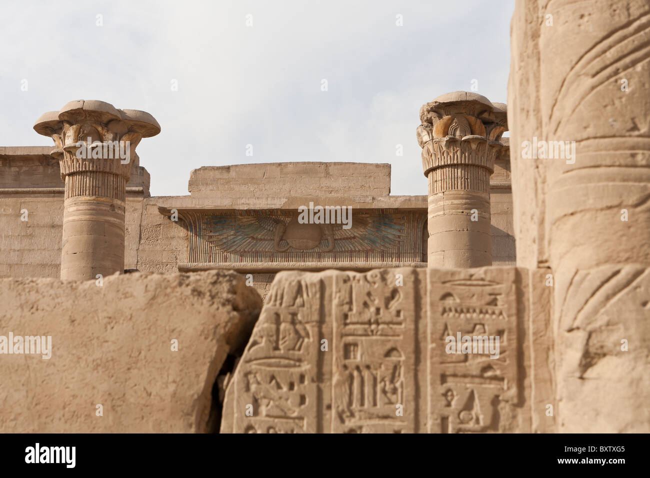 Il gateway di Tolomeo VIII presso il Tempio mortuario del faraone Ramesse III, Medinet Habu, West Bank, Luxor Egitto Foto Stock