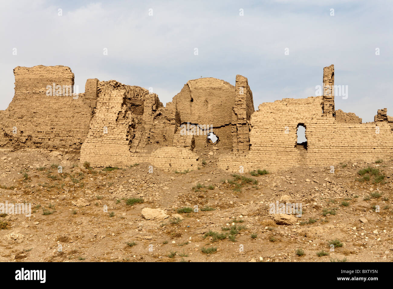 Parte della cinta muraria presso il memorial tempio del faraone Ramesse III, Medinet Habu, West Bank, Luxor Egitto Foto Stock