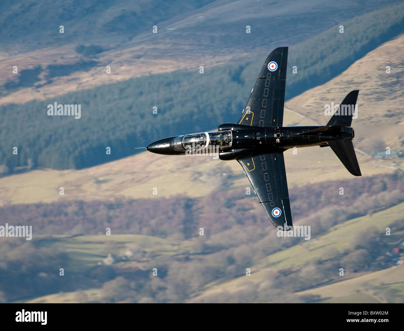 Un falco T1 trainer aerei della Royal Air Force a bassa sorvolano il Galles del Nord. Foto Stock