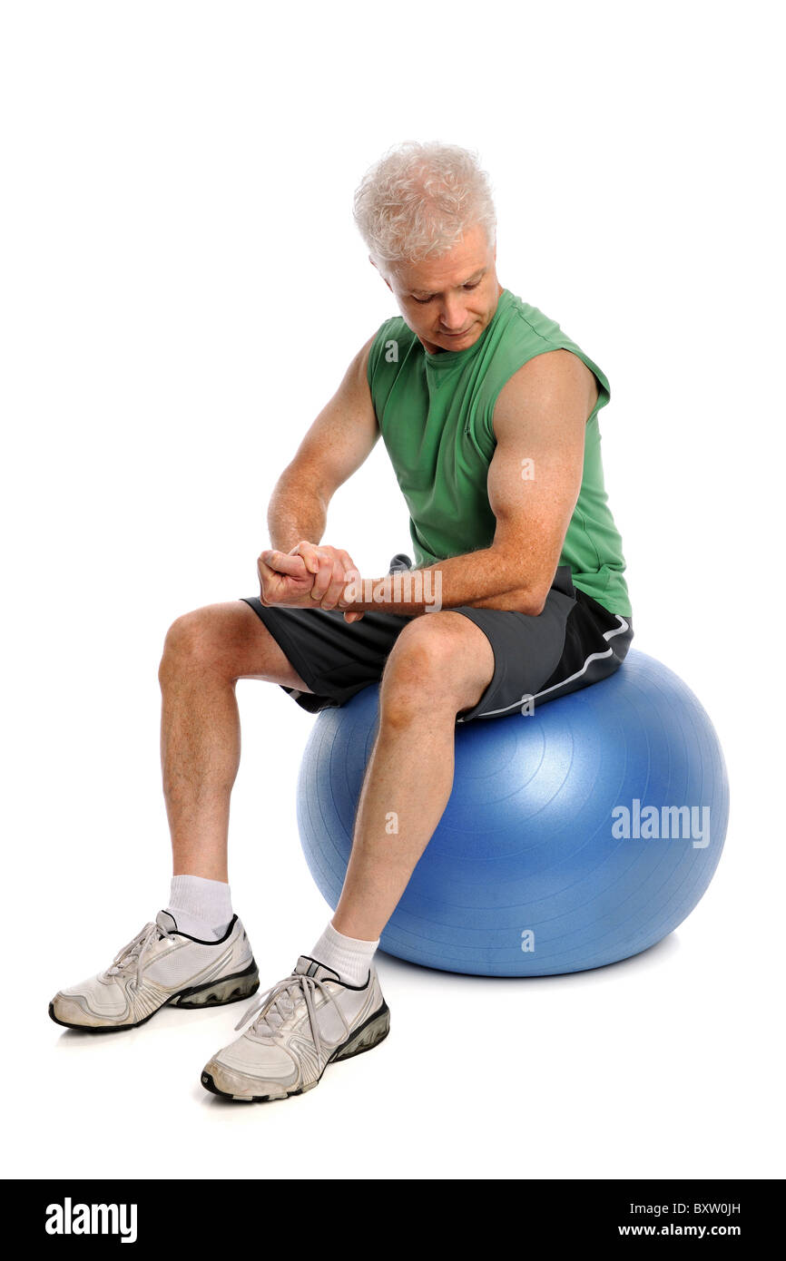 Coppia mas esercizio seduti sulla palla fitness isolate su sfondo bianco Foto Stock