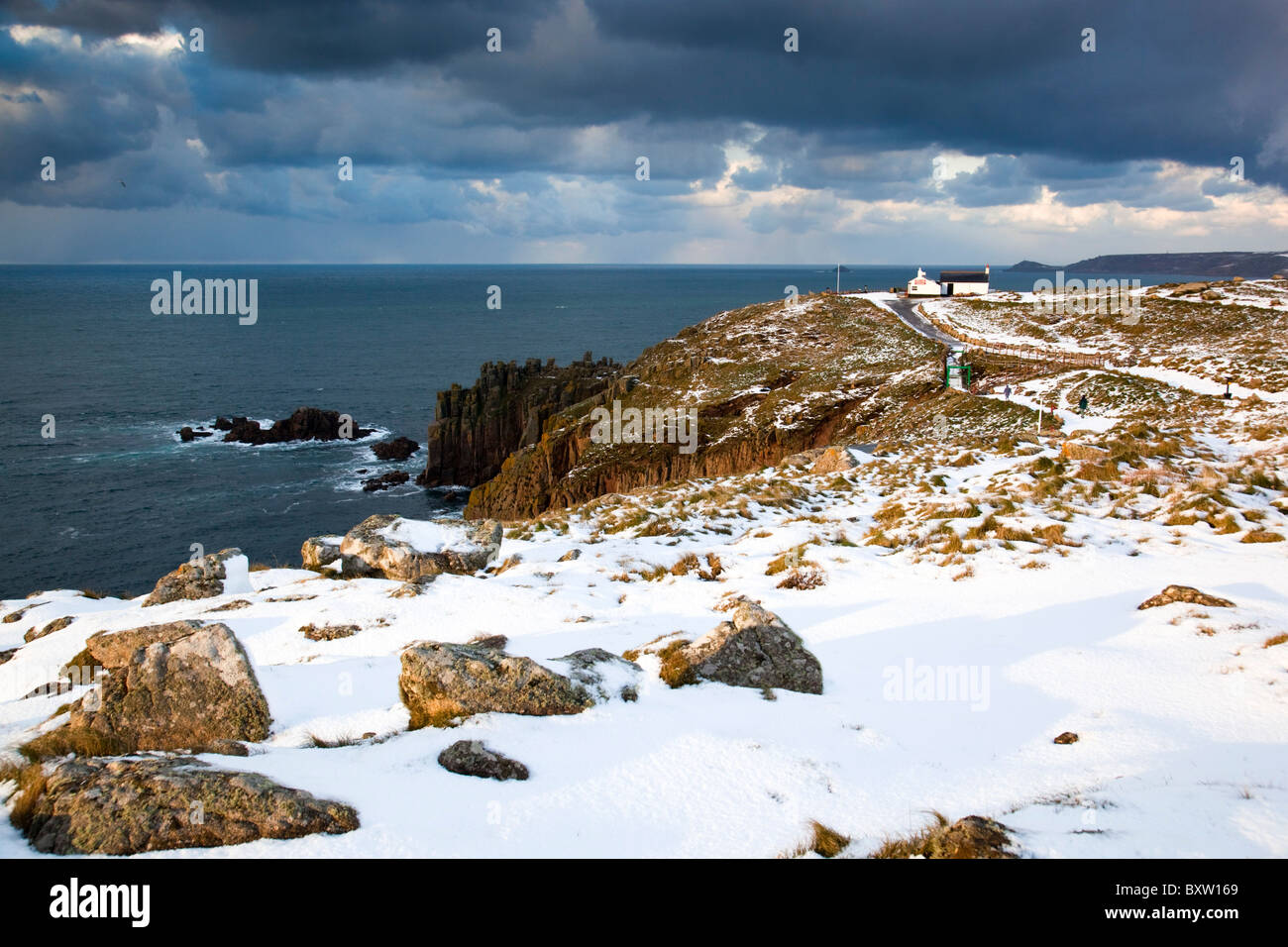 Land's End sulla neve; Cornovaglia; inverno Foto Stock