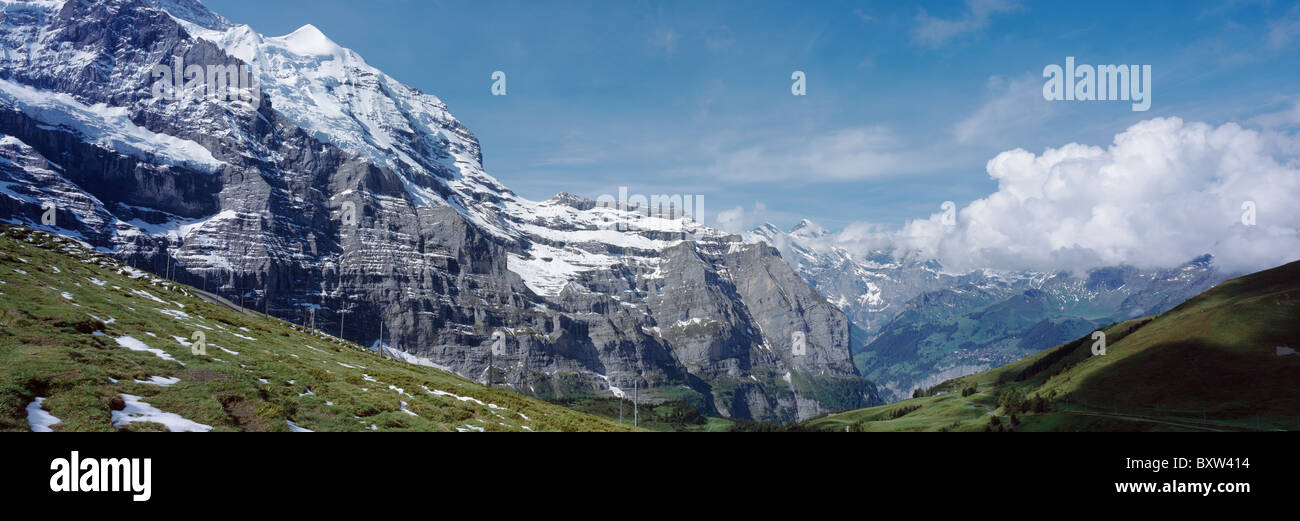 Jungfrau e Lauterbrunnnen Valley vicino a Grindelwand nelle Alpi bernesi Foto Stock