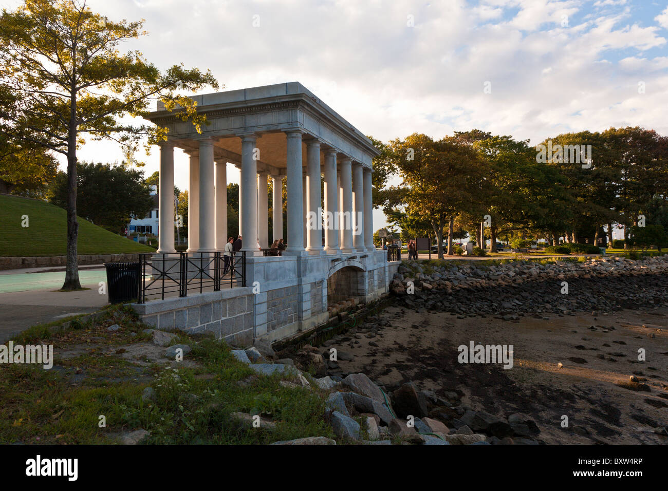 Plymouth Rock nel Pellegrino Memorial a Plymouth nel Massachusetts Foto Stock