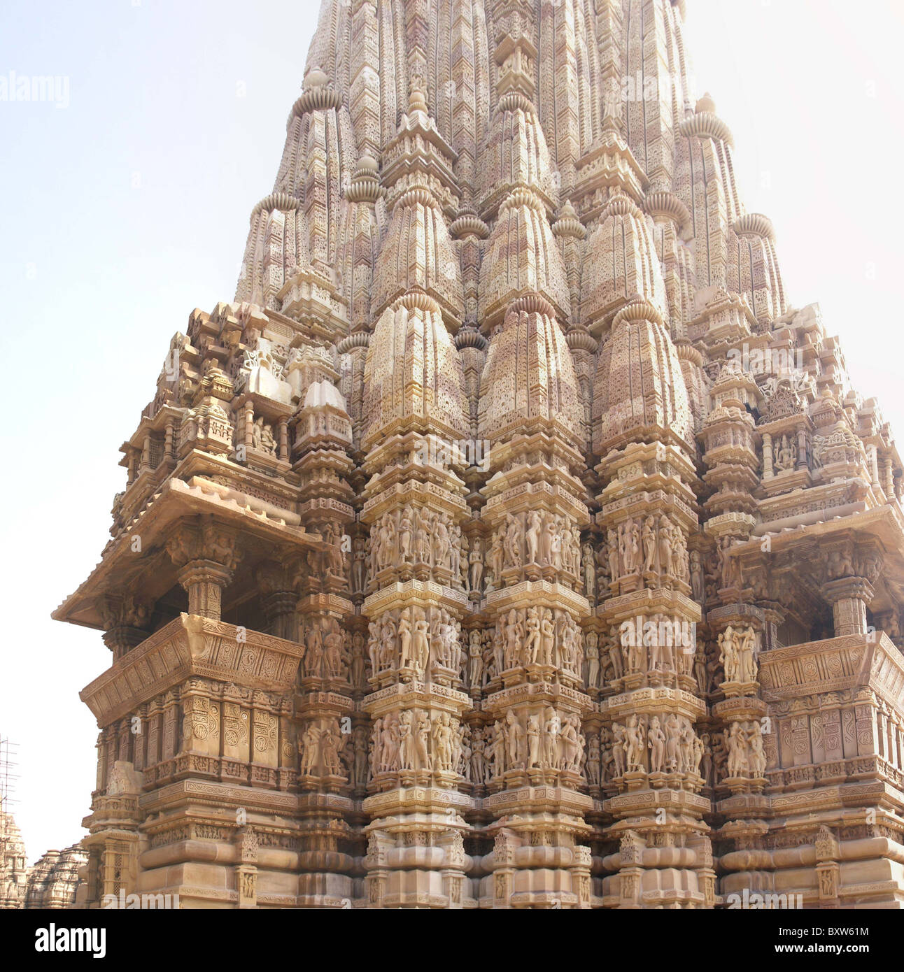 Torre Shikara decorazioni geometriche Kandariya Mahadeva tempio di Khajuraho, India Foto Stock