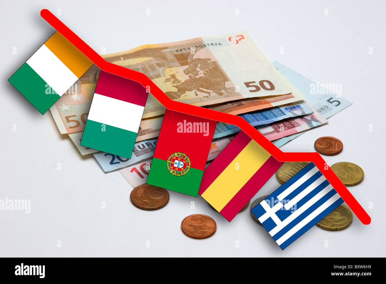 Crisi monetaria del simbolo euro immagine per la perdita di valore dell'euro con le bandiere dei cosiddetti maiali membri (piggs) Foto Stock