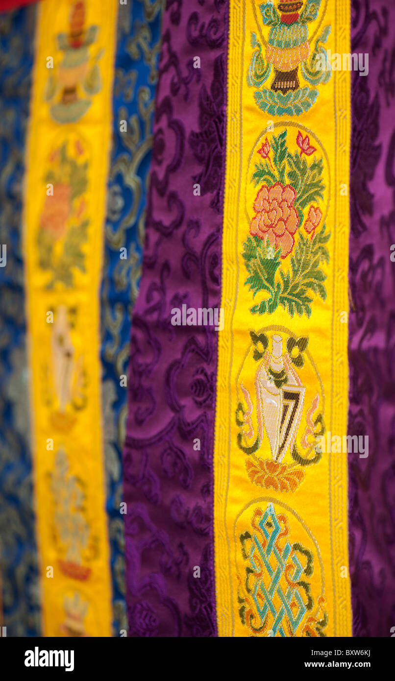 Colorate Buddista Tibetana tappezzerie. Andhra Pradesh, India Foto Stock