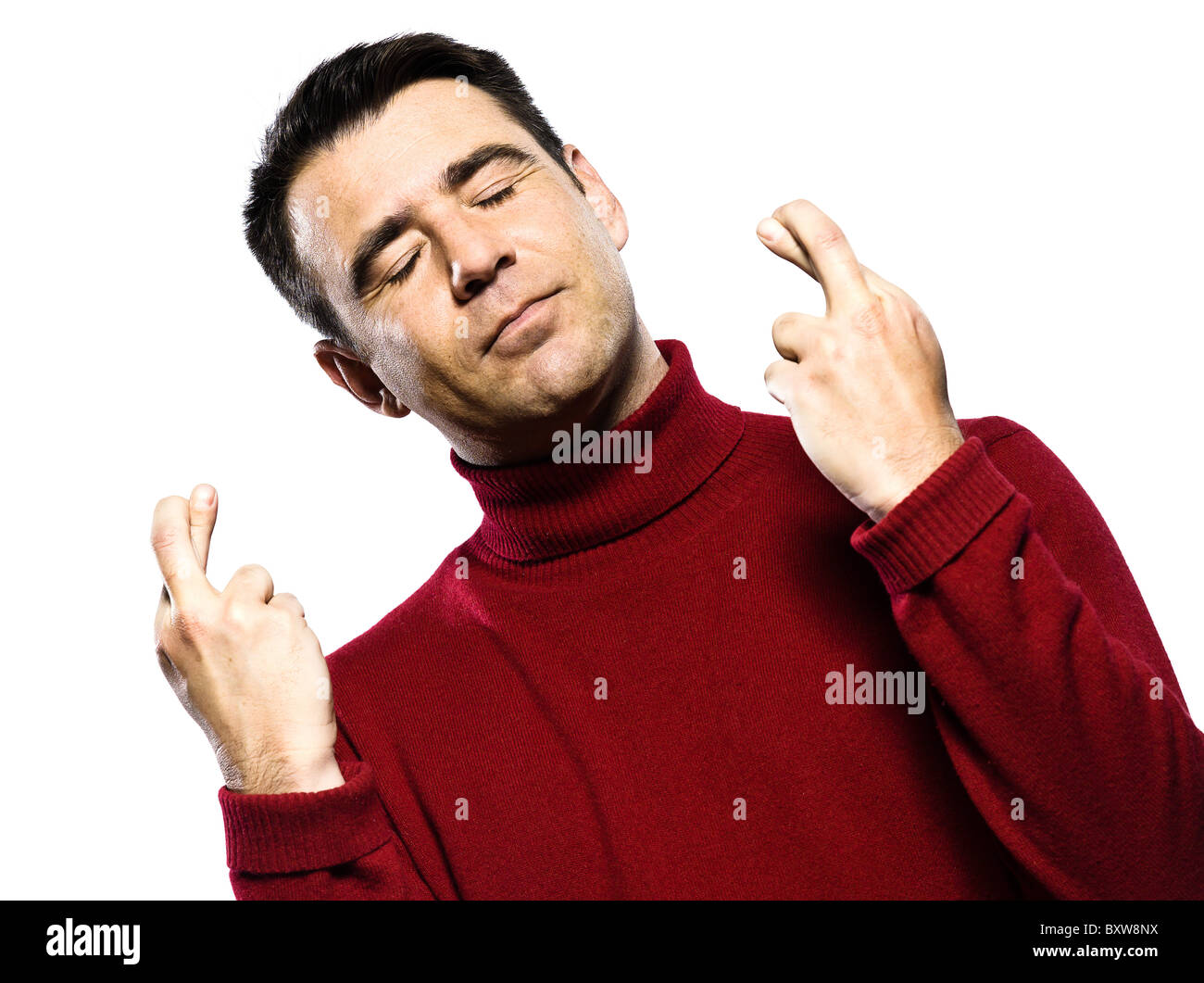Uomo caucasico dito attraversato gesto ritratto in studio su isolato sfondo bianco Foto Stock