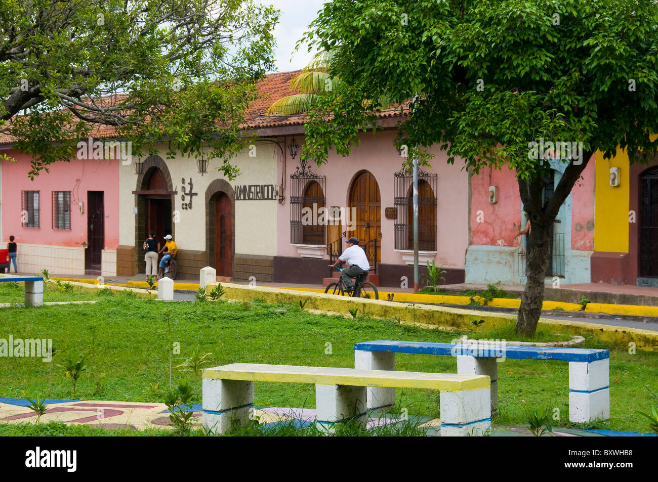 Parco pubblico e scene di strada Leon Nicaragua Foto Stock