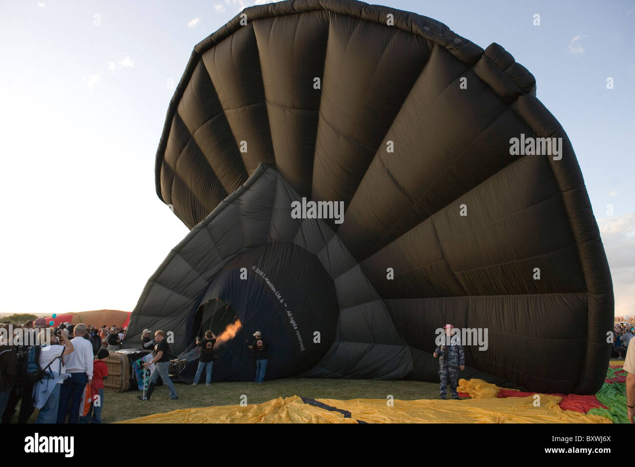 Darth Vader in mongolfiera ad aria calda viene soffiato fino a Albuquerque International Balloon Fiesta Festival, Nuovo Messico, STATI UNITI D'AMERICA Foto Stock