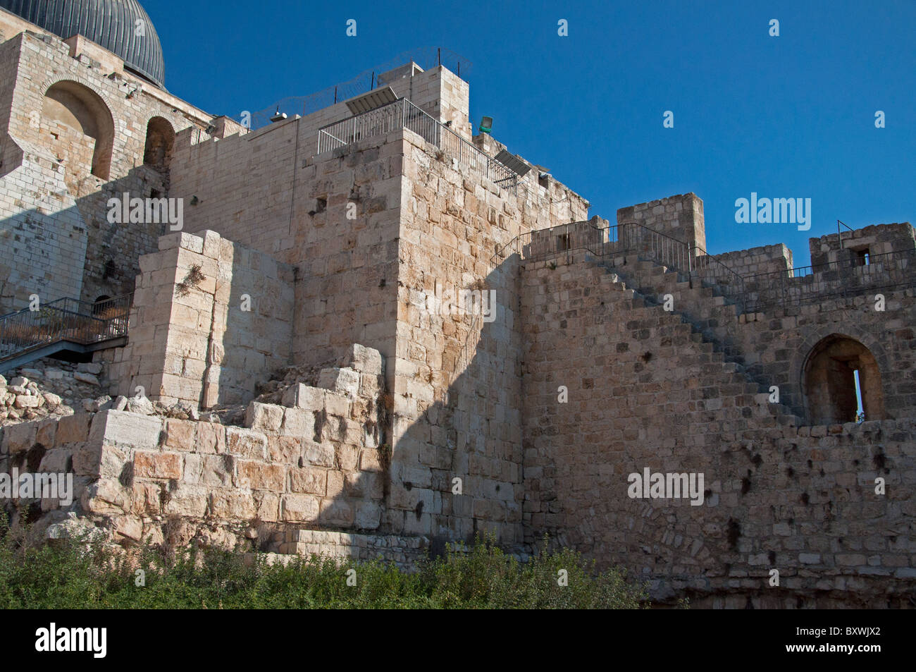 Una vista della al-Aqsa moschea, il Monte del Tempio e rovinato Crusader cancello in Gerusalemme. Foto Stock