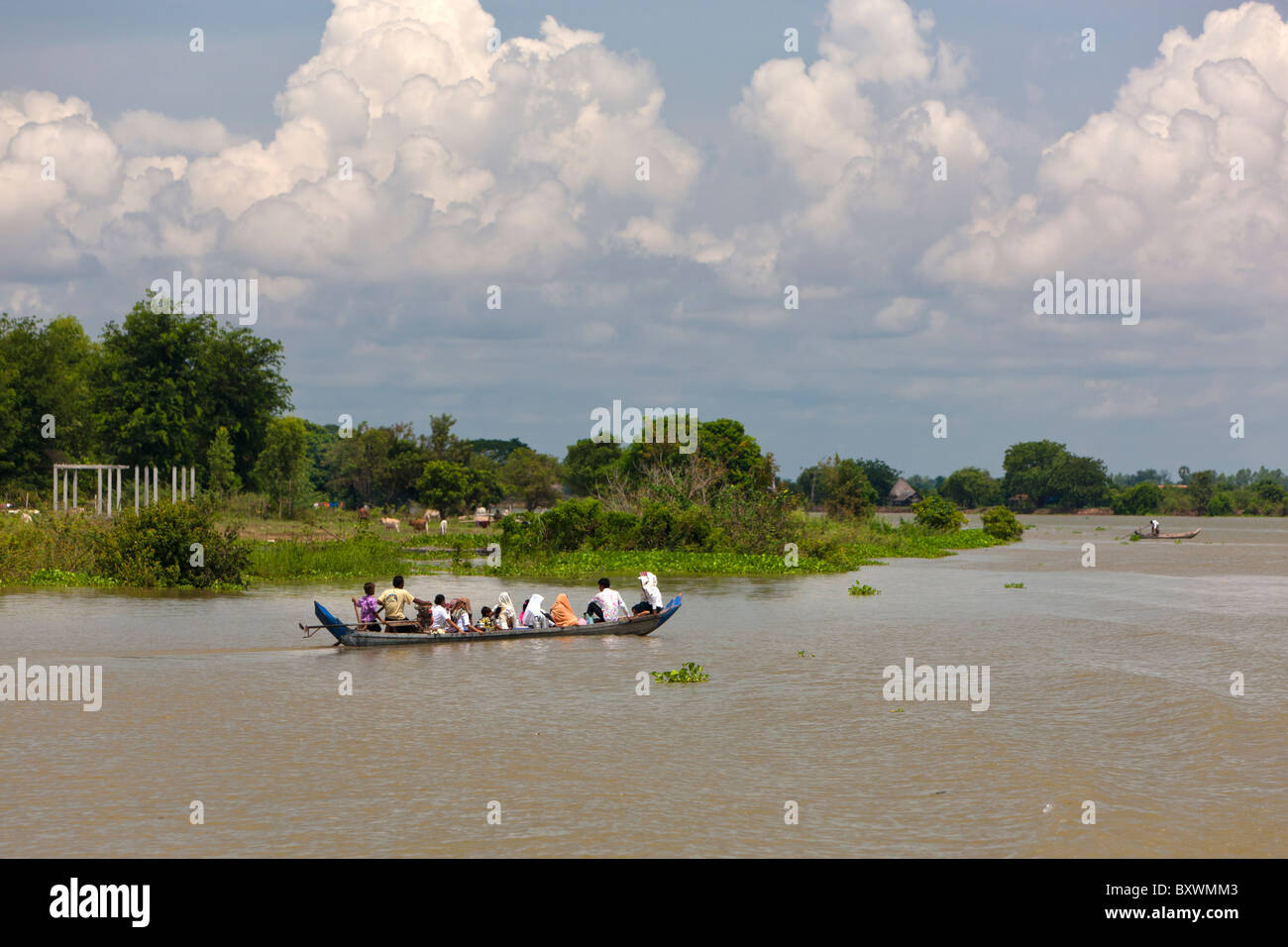 Barca sul fiume Tonle Sap. Cambogia. Indocina. Sud-est asiatico. Foto Stock