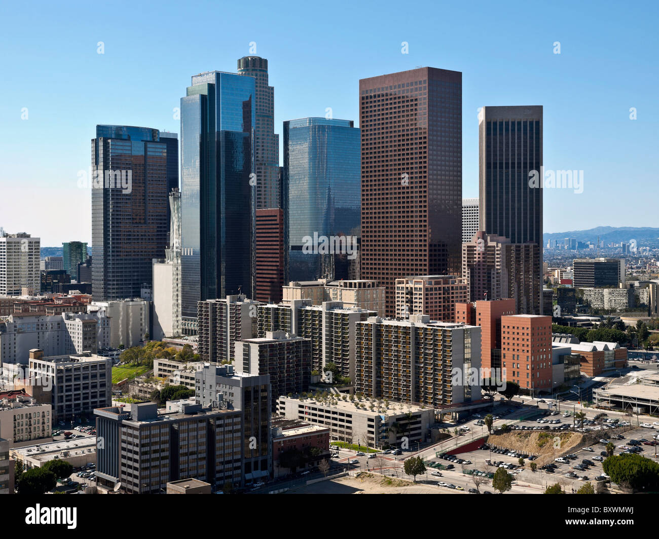 Il centro cittadino di Los Angeles torri e appartamenti in una limpida giornata invernale. Foto Stock