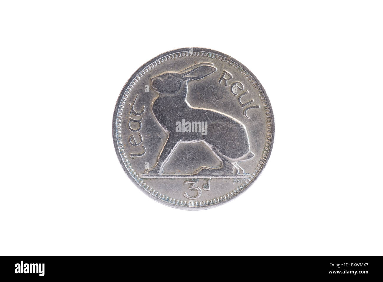 Invertire il lato che mostra la lepre di un pre irlandese decimale 3d, o tre pence, coin dagli anni cinquanta. Foto Stock