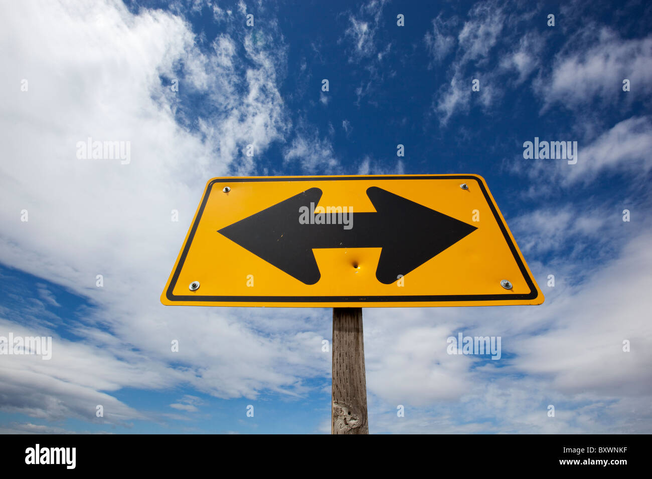 Stati Uniti d'America, Idaho, Bruneau, fine strada segno di avvertimento sulla strada di campagna Foto Stock