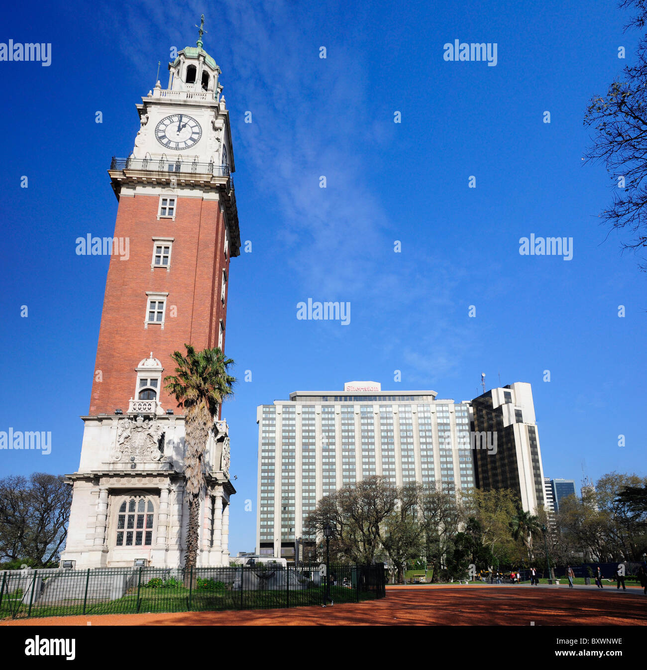 Torre Ingles (Torre del popolo inglese) di clock tower, Parque del Retiro, Buenos Aires, Argentina, Sud America Foto Stock