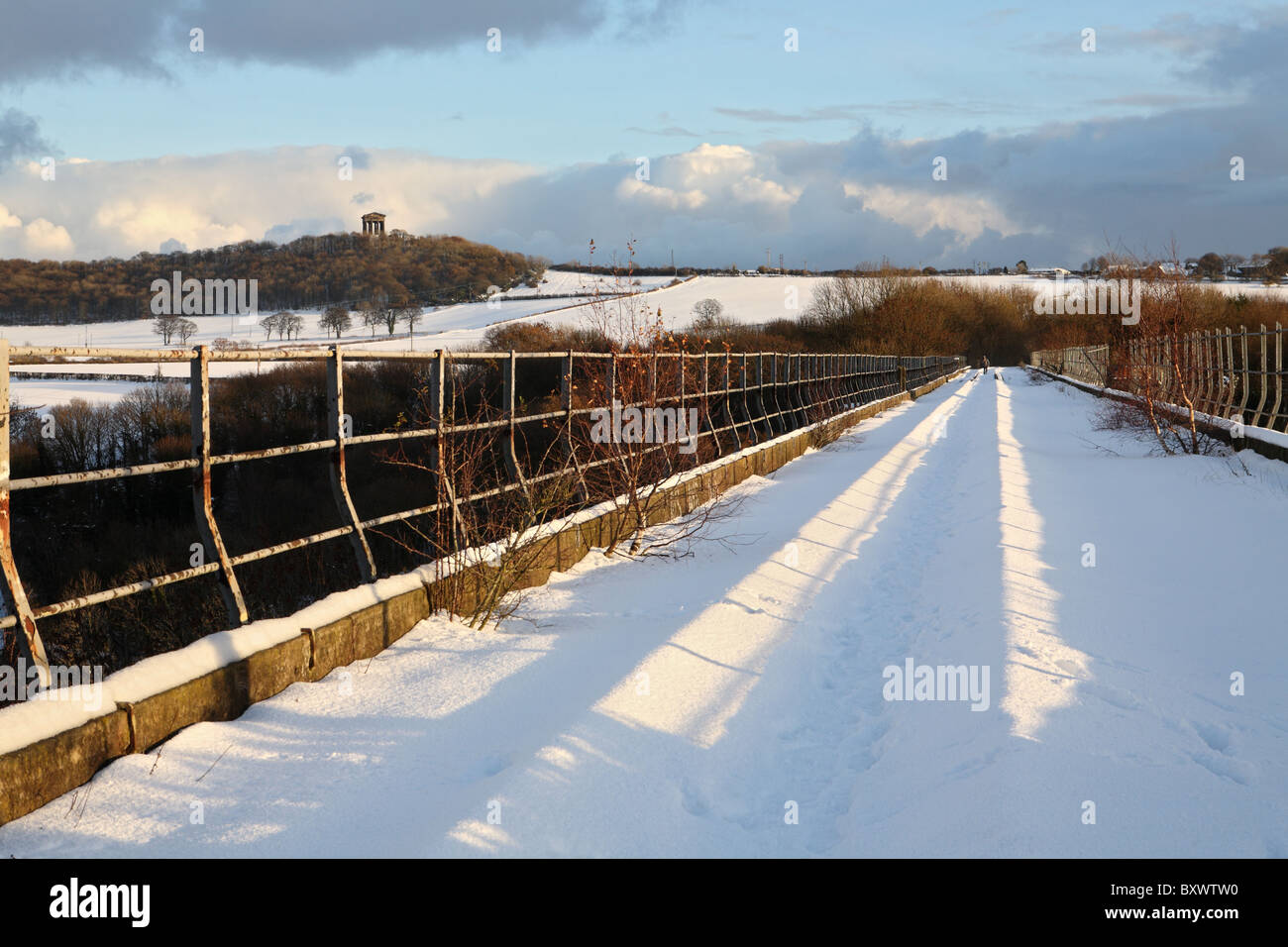 Il Leamside congelata la linea ferroviaria che passa attraverso il viadotto di Victoria, Washington, North East England Regno Unito Foto Stock