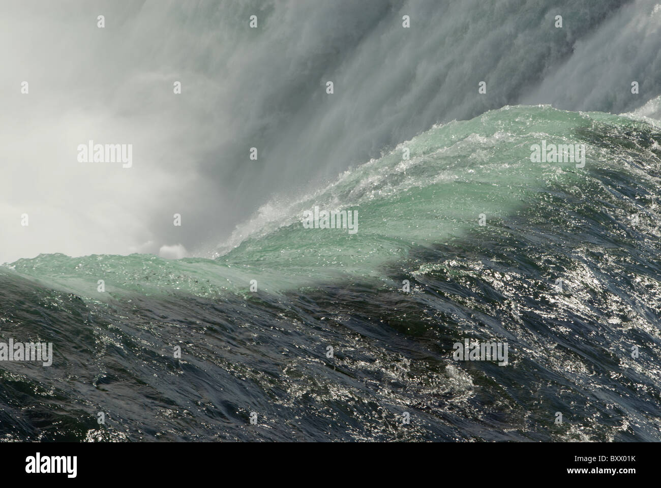 Il 'Cascate Horseshoe' parte delle Cascate del Niagara in Ontario, Canada ,su una soleggiata giornata di caduta. Foto Stock