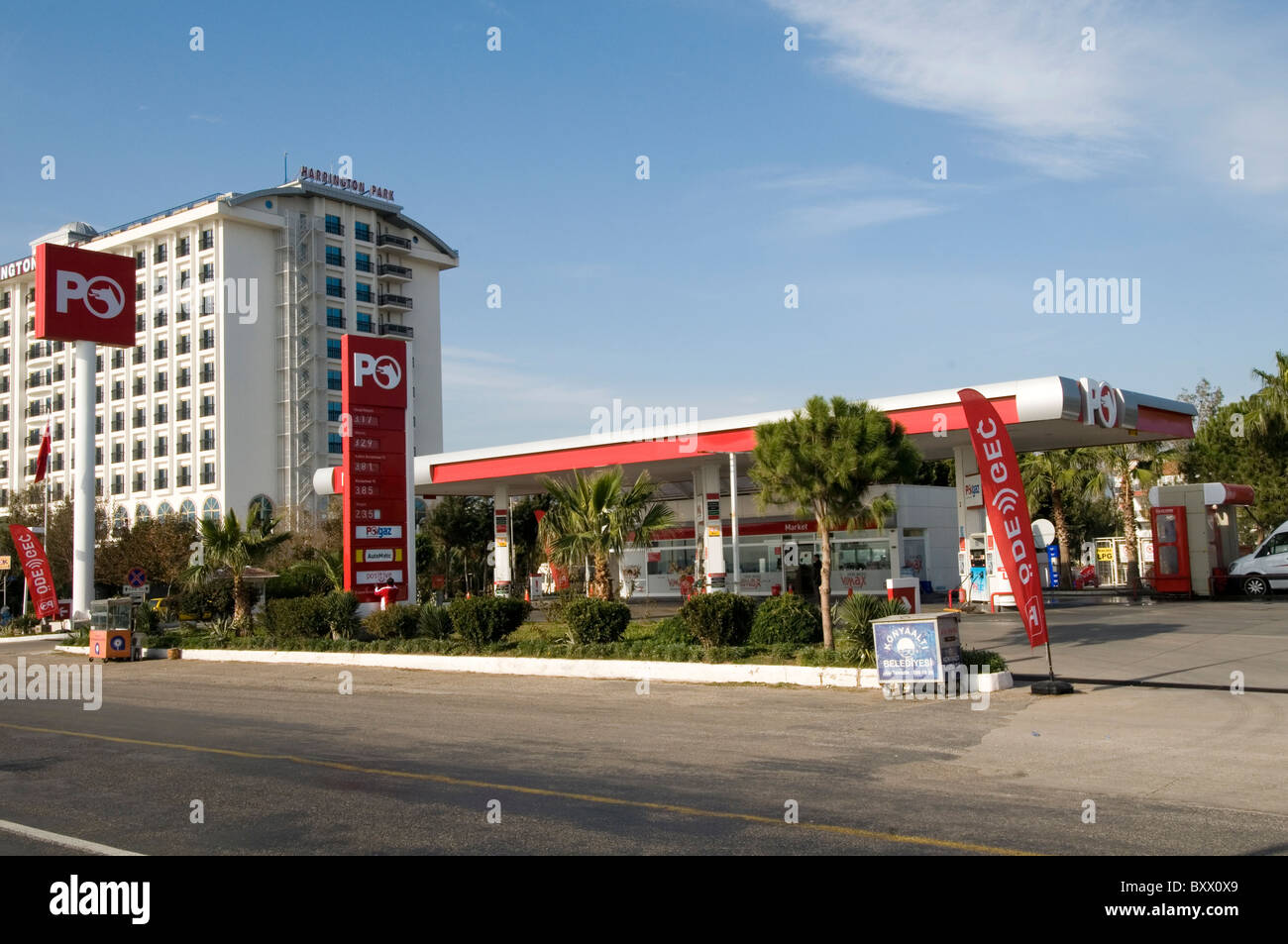 La benzina Ofisi PO oli benzina olio gas station service turchia stazione pompe di marca bagno turco Foto Stock