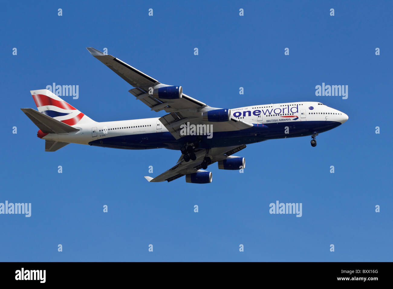 Un Boeing B747 jumbo jet di British Airways sull approccio finale Foto Stock