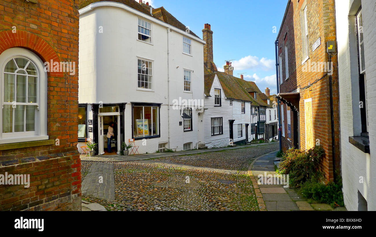 Edifici sullo storico acciottolate Mermaid St, segala, East Sussex, Inghilterra, Regno Unito 2010 Foto Stock