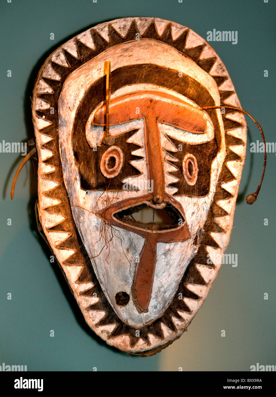 Casco Eharo maschera Elema Orkolo Bay Papua Nuova Guinea Indonesia Foto Stock