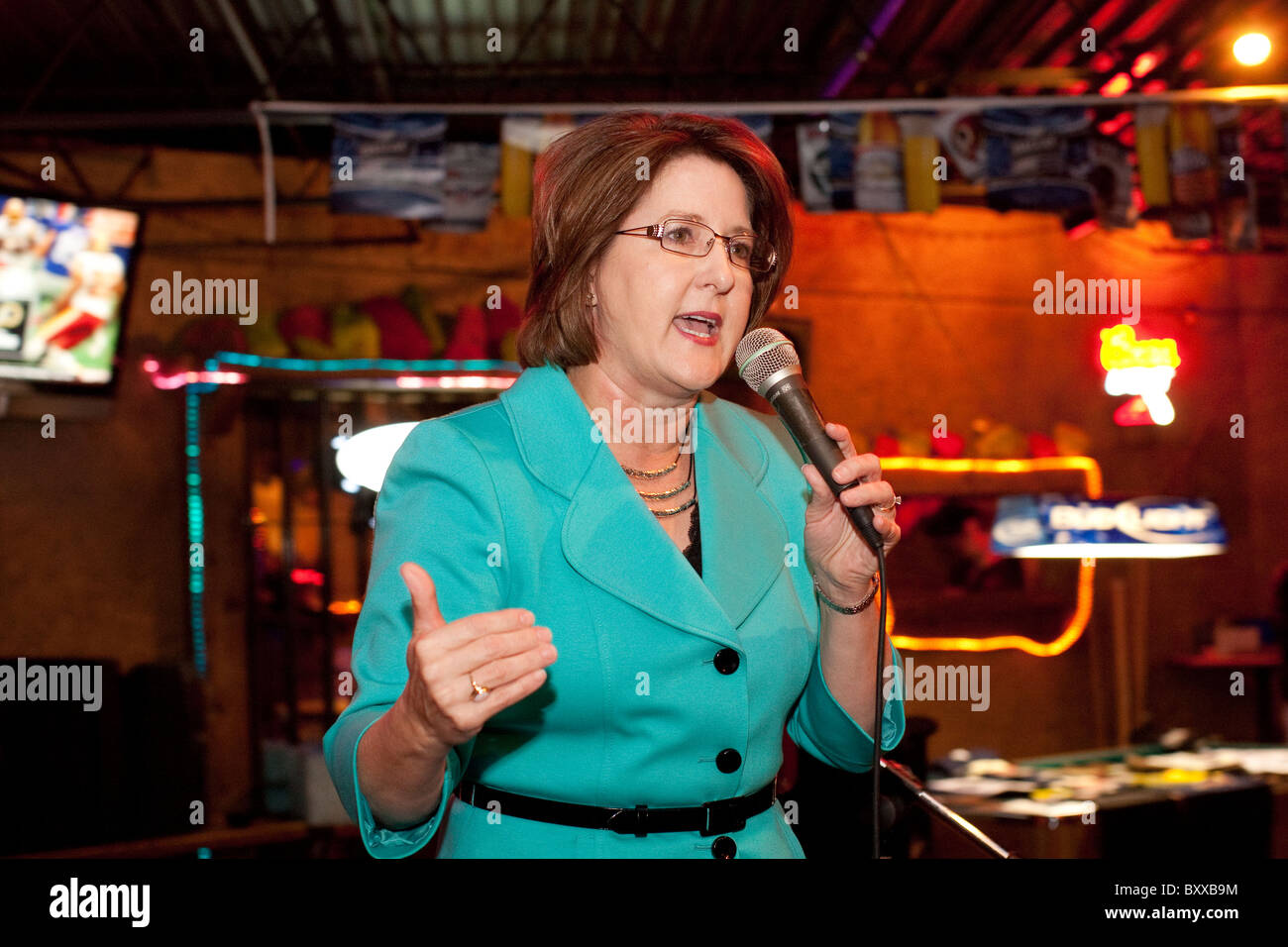 Debra Medina, candidato repubblicano per il governatore del Texas in 2010, parla di una piccola folla in corrispondenza di una interruzione della campagna a San Antonio Foto Stock