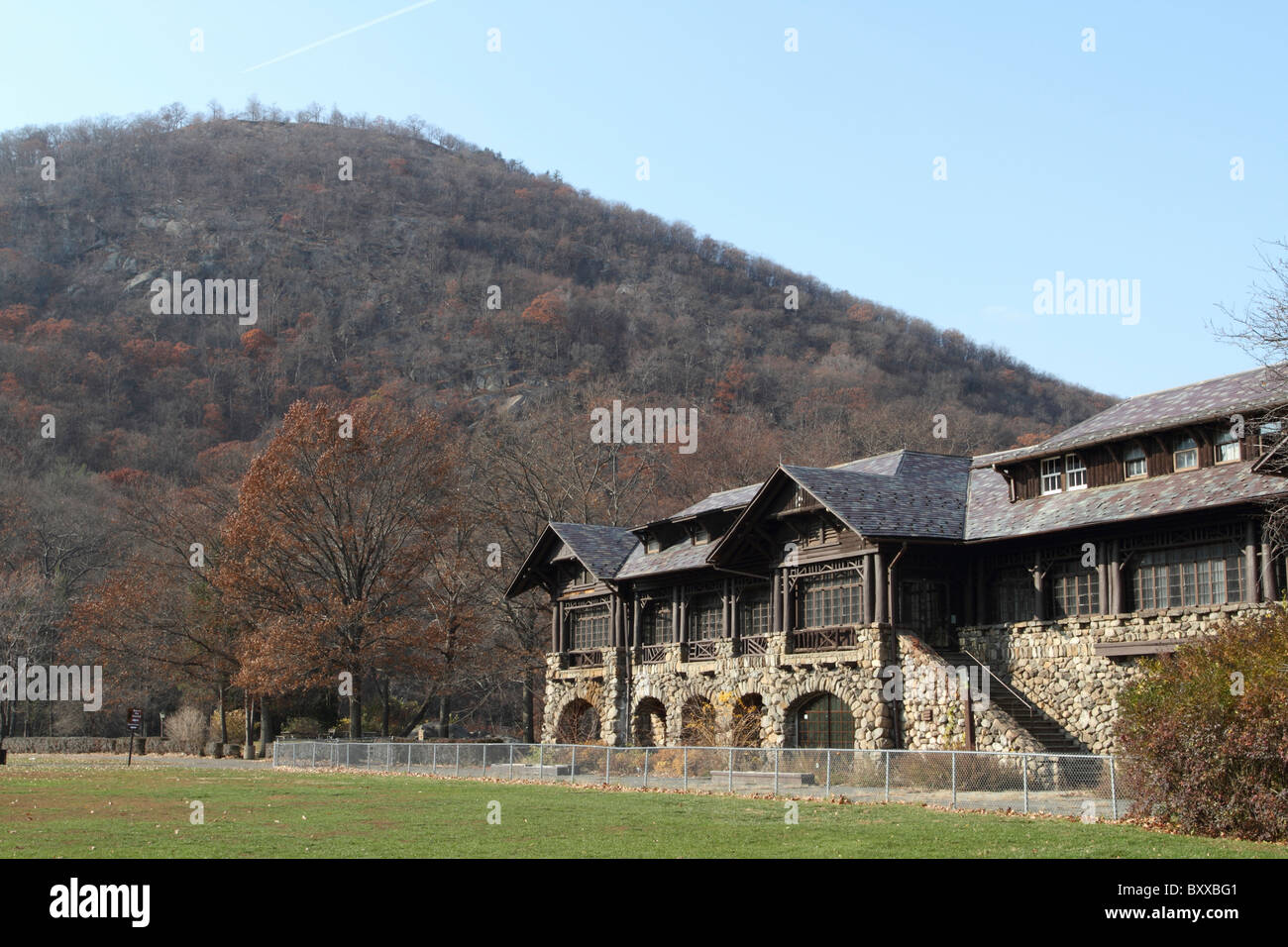 Il Bear Mountain Inn si trova vicino al fondo del Bear Mountain in Bear Mountain State Park di New York, Stati Uniti d'America Foto Stock