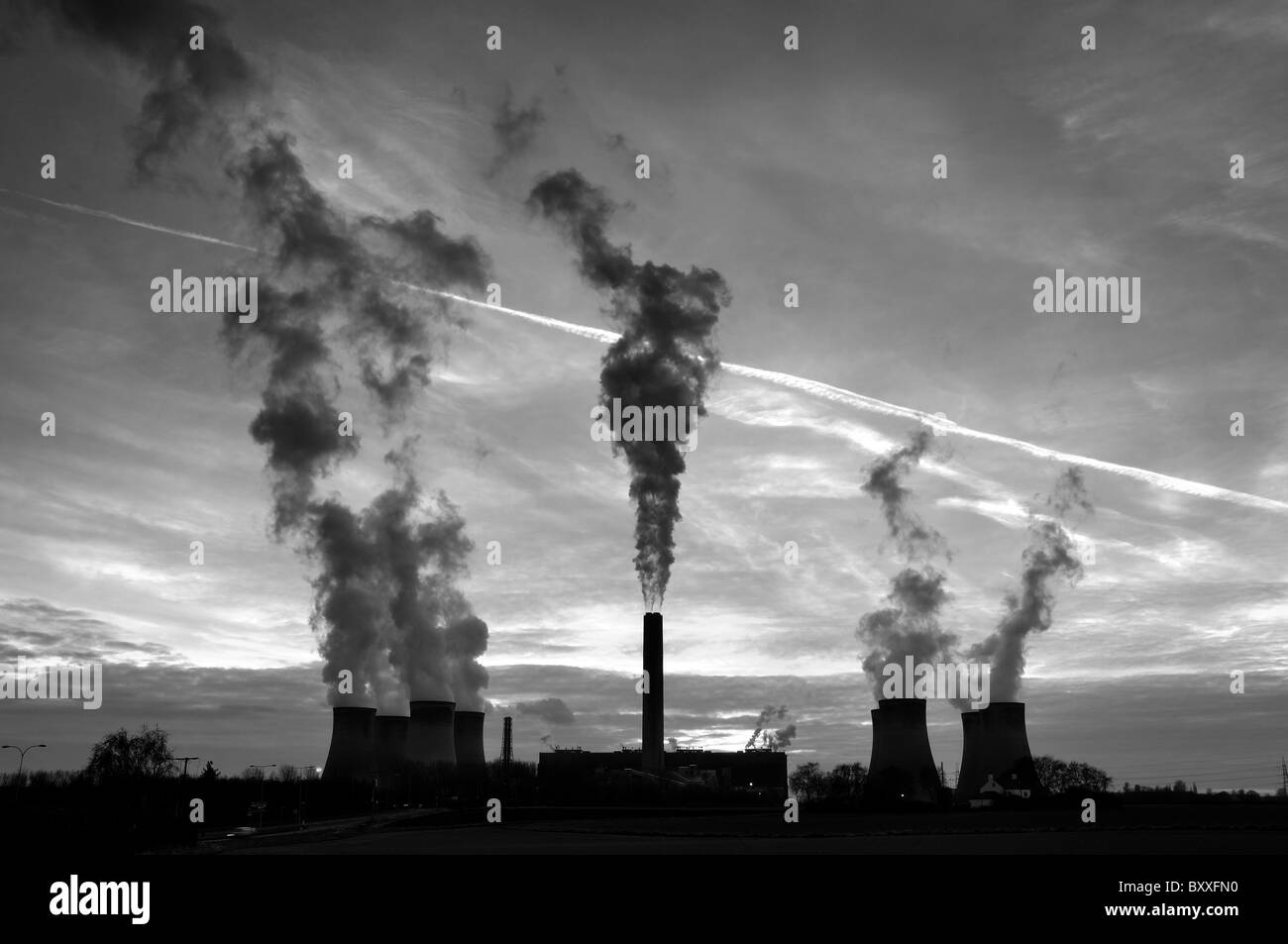 Industrial power station fiddlers ferry nuvole tempestose tempesta potente forte inquinamento energia inverno Foto Stock