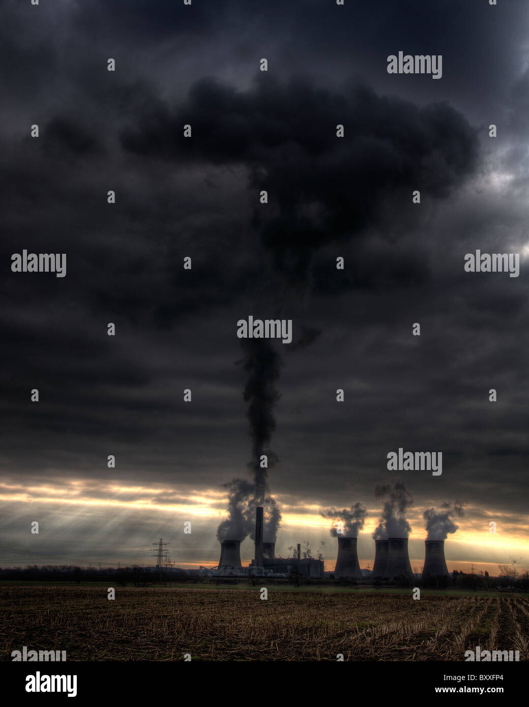 Industrial power station fiddlers ferry nuvole tempestose tempesta potente forte inquinamento energia inverno Foto Stock