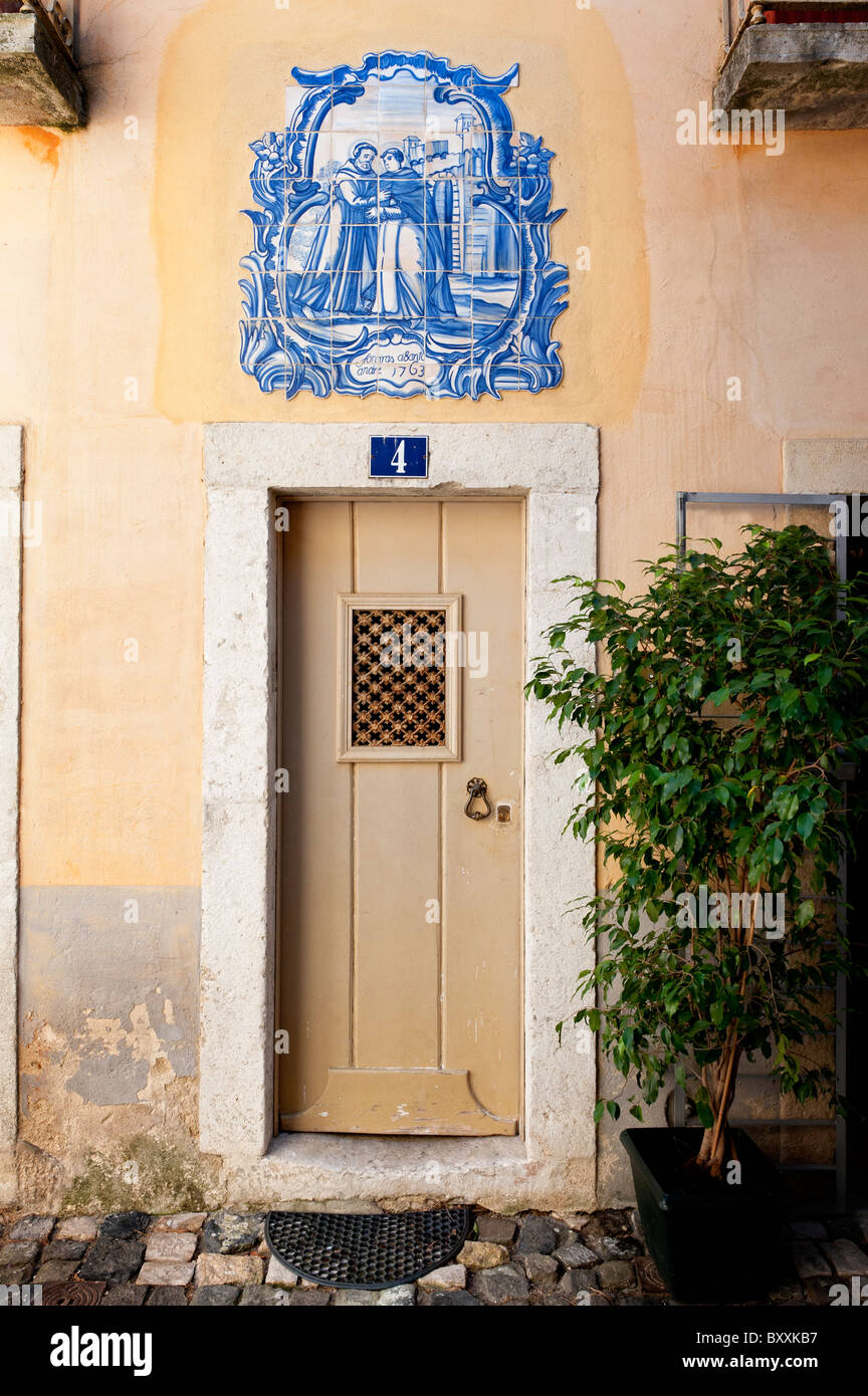 Porta nel villaggio portoghese di Sintra Foto Stock