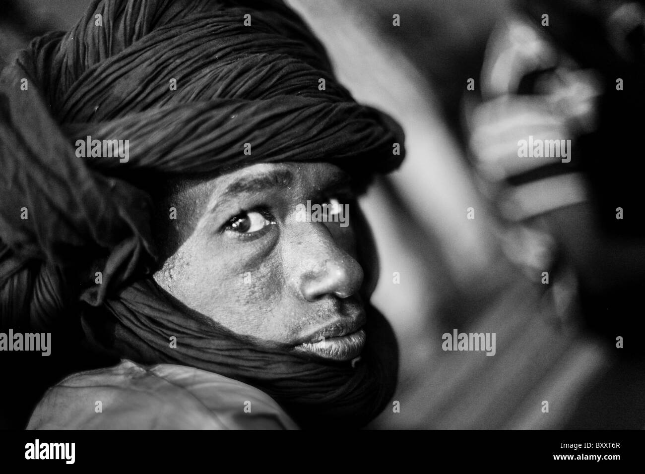Fulani uomo a partire da un piccolo villaggio nel nord del Burkina Faso. Foto Stock