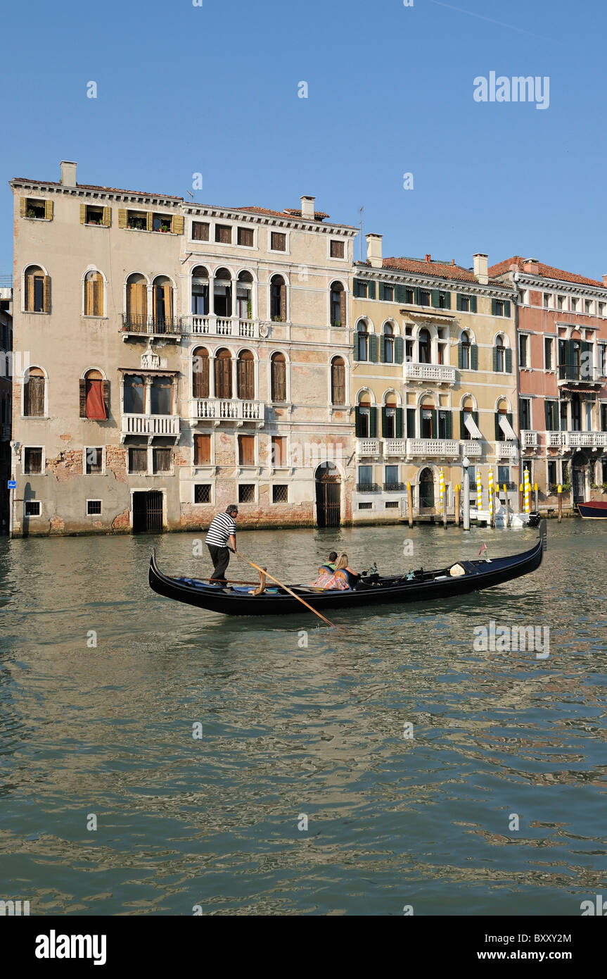 Venezia. L'Italia. Gondola sul Canal Grande. Foto Stock