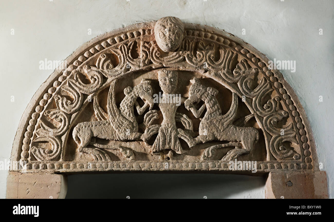 Charney Bassett, Berkshire. La Chiesa di San Pietro, timpano romanico c.1120 Foto Stock