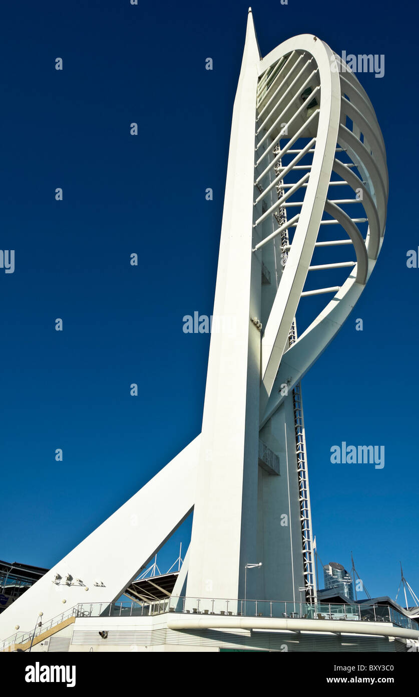 Portsmouth Emirates Spinnaker Tower presso il porto di Portsmouth in Inghilterra Foto Stock