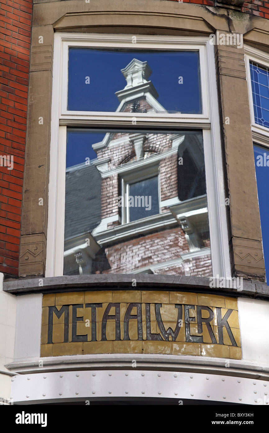 La riflessione della finestra di architettura olandese di Haarlem, Olanda Foto Stock