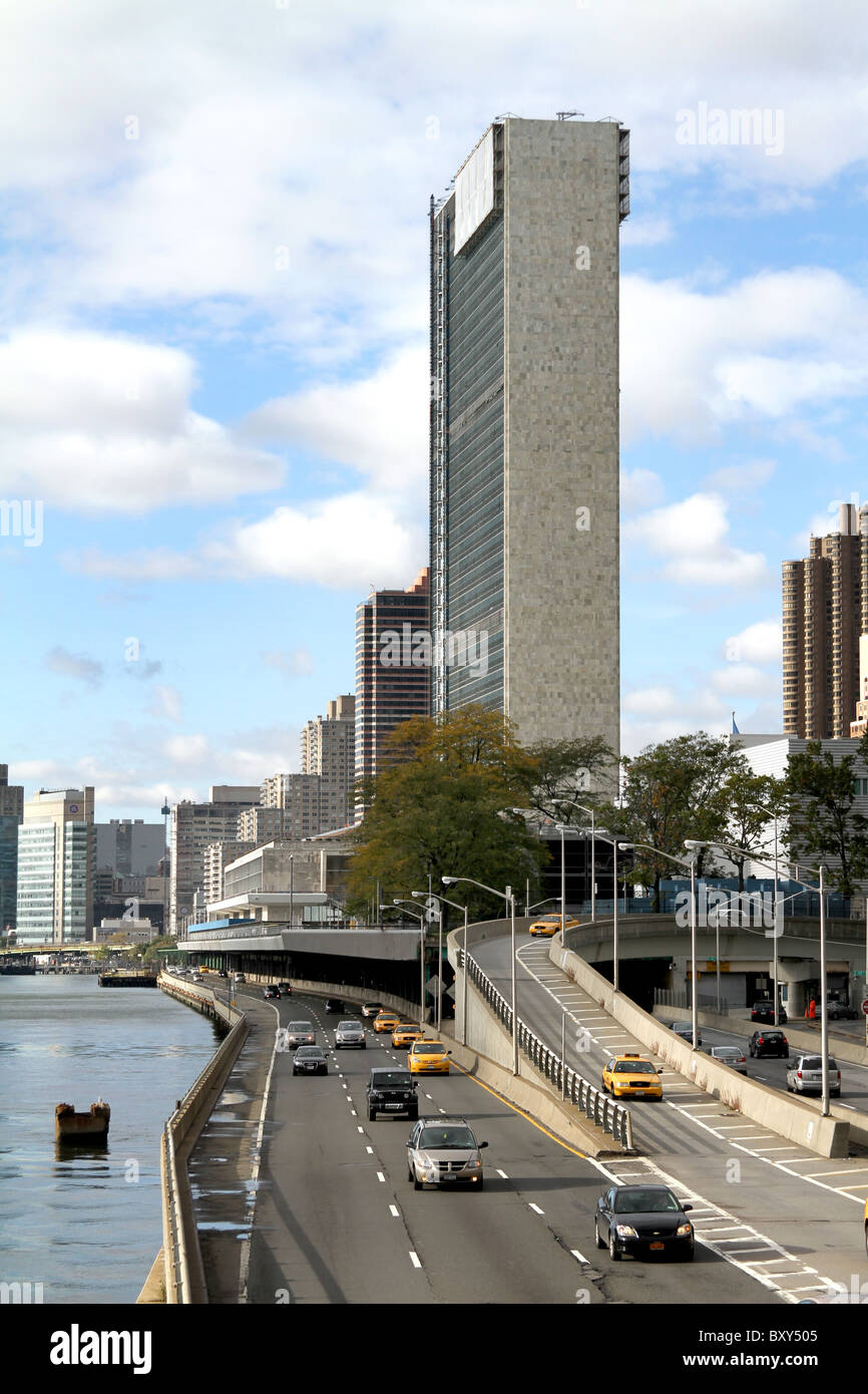 Il Palazzo delle Nazioni Unite e East River Drive in New York, America Foto Stock