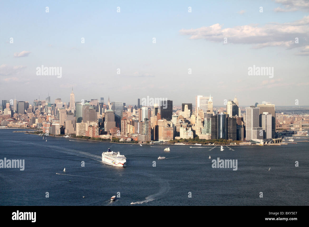 Vista aerea della città di New York e dello skyline di Manhattan Island, Stati Uniti d'America, America Foto Stock