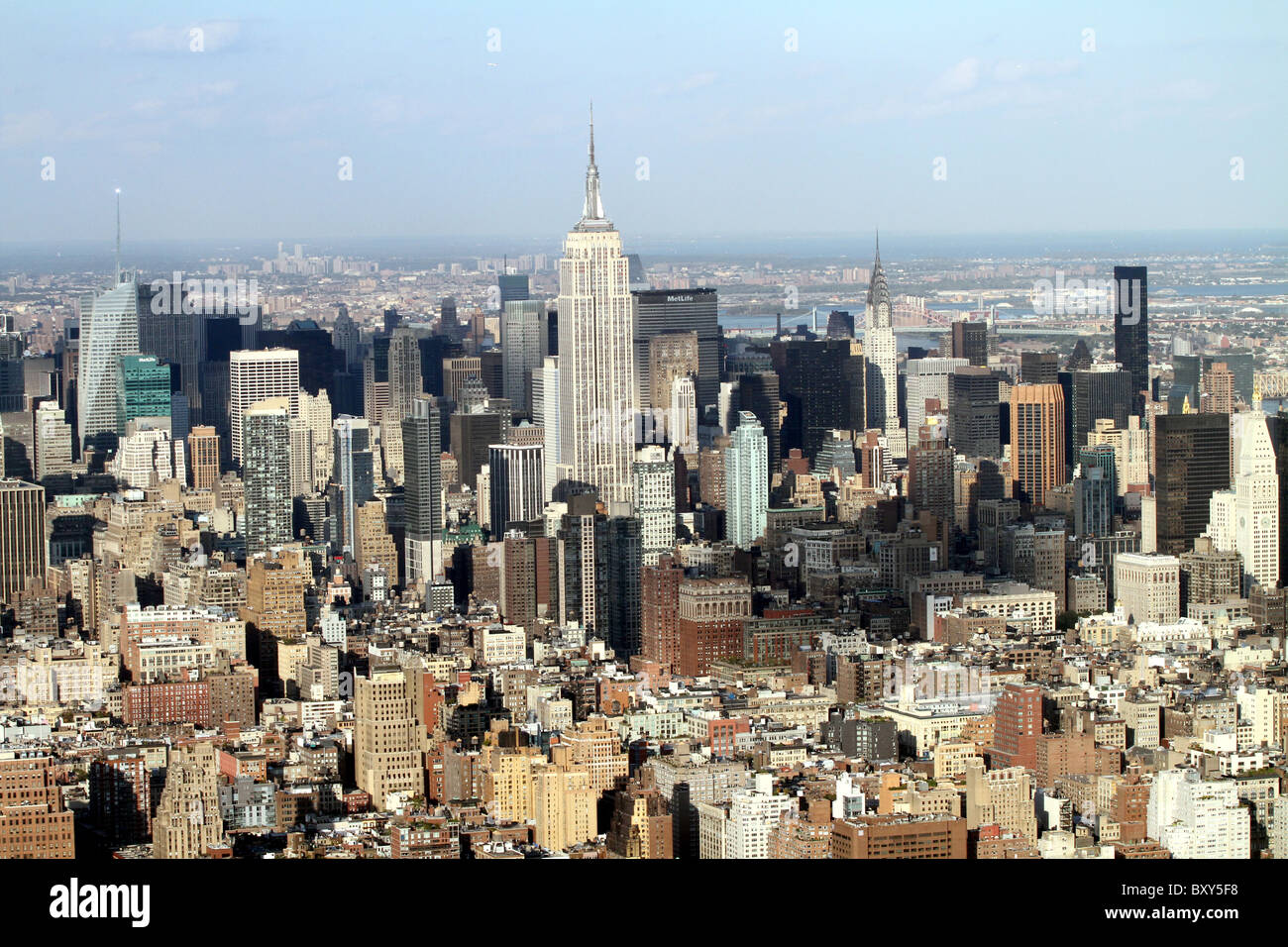 Vista aerea della città di New York skyline e midtown con l' Empire State Building a Manhattan Island, Stati Uniti d'America, America Foto Stock