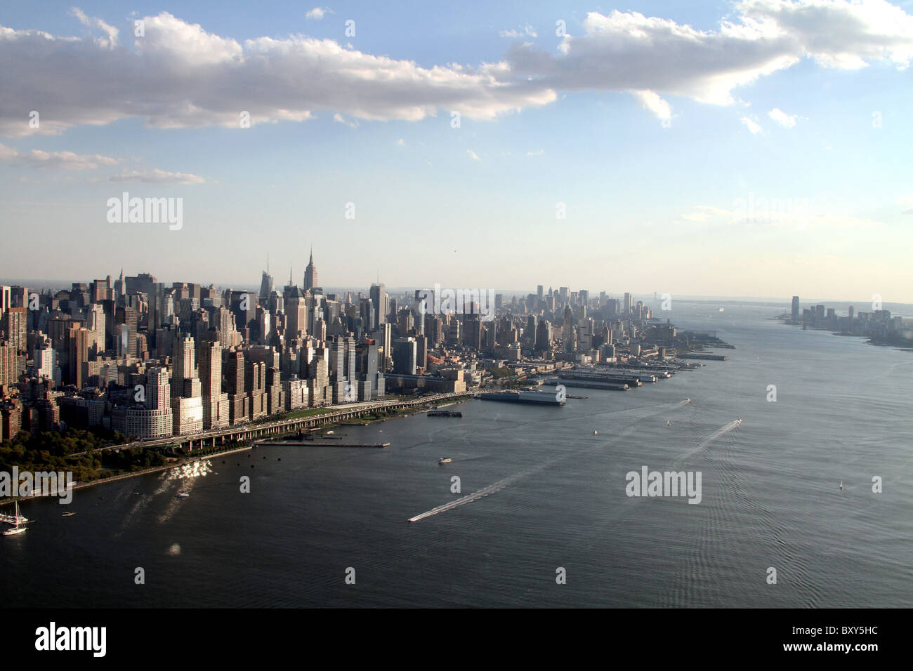 Vista aerea dello skyline di New York City e il centro cittadino di Manhattan, Stati Uniti d'America, America Foto Stock