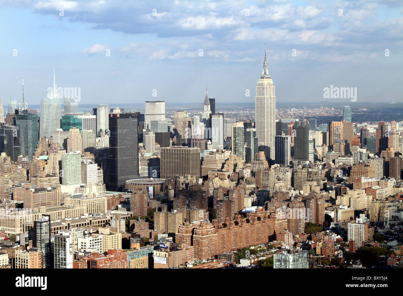 Vista aerea della città di New York skyline e midtown con l' Empire State Building a Manhattan Island, Stati Uniti d'America, America Foto Stock