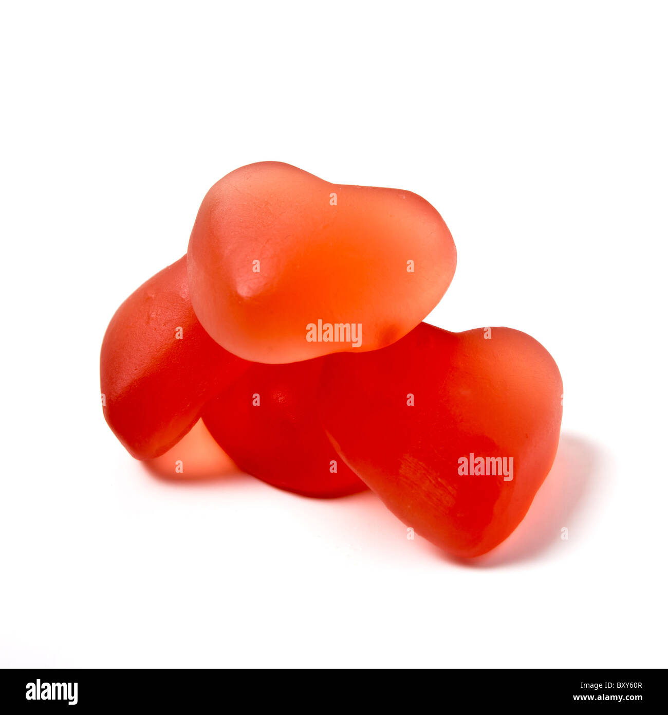 Forma di cuore Valentine caramelle gommose dalla prospettiva bassa isolato su bianco. Foto Stock