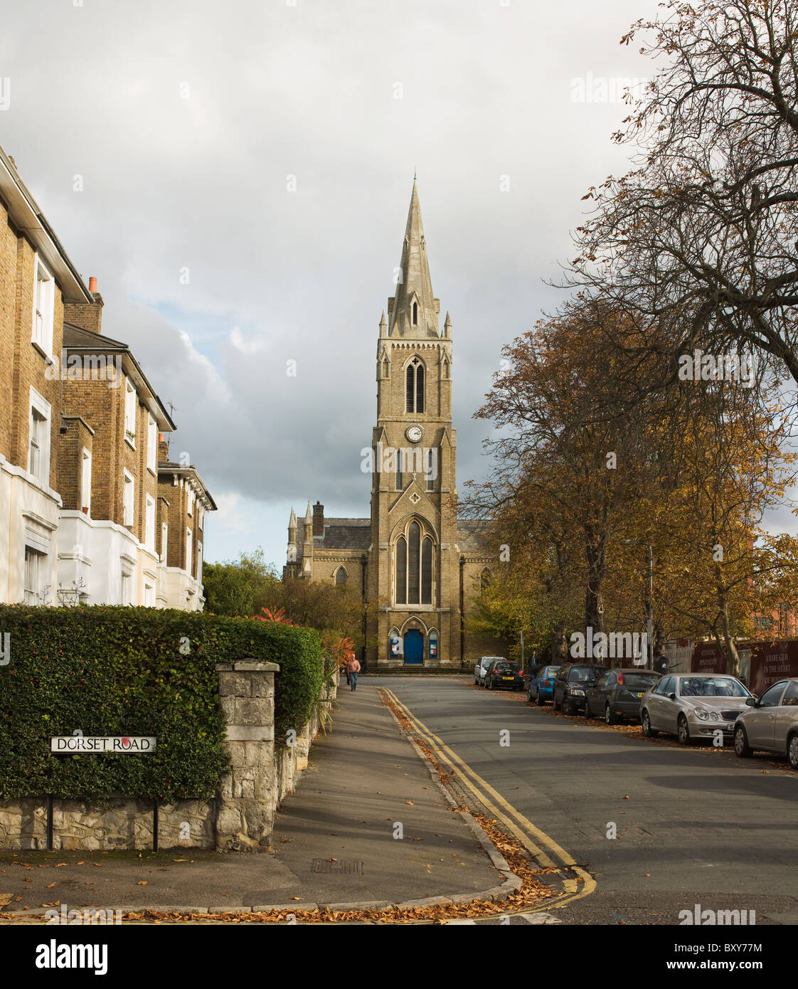 Windsor, Berkshire. Santissima Trinità la chiesa Garrison 1842-4 da Edward Blore. West Tower con la guglia Foto Stock