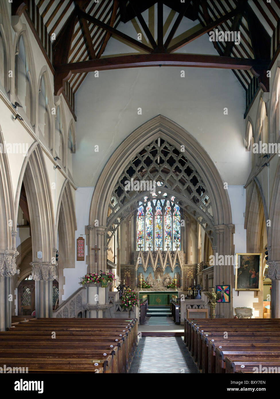 Reading, Berkshire. La Chiesa di Cristo da Henry Woodyer, 1861-74. Guardando verso est per coro arch con openwork timpano Foto Stock