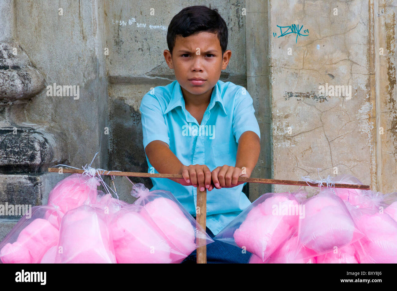 La vendita di bambini rosa confetto città di Leon Nicaragua Foto Stock