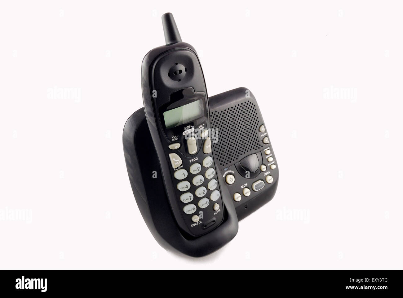 Telefono cordless con dock station closeup con sfondo bianco Foto Stock