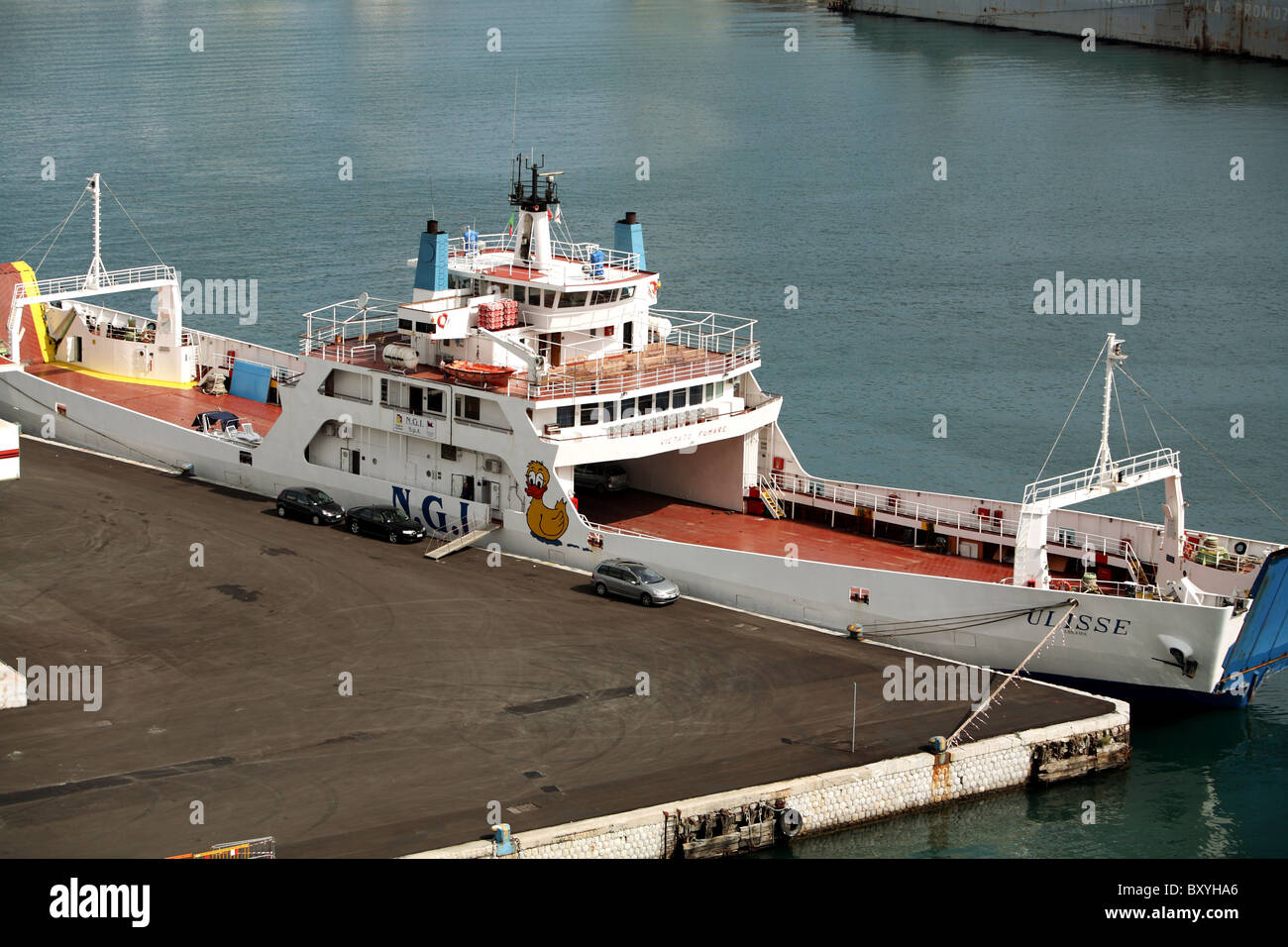Traghetto ro-ro ormeggiate nel porto di palermo. Foto Stock