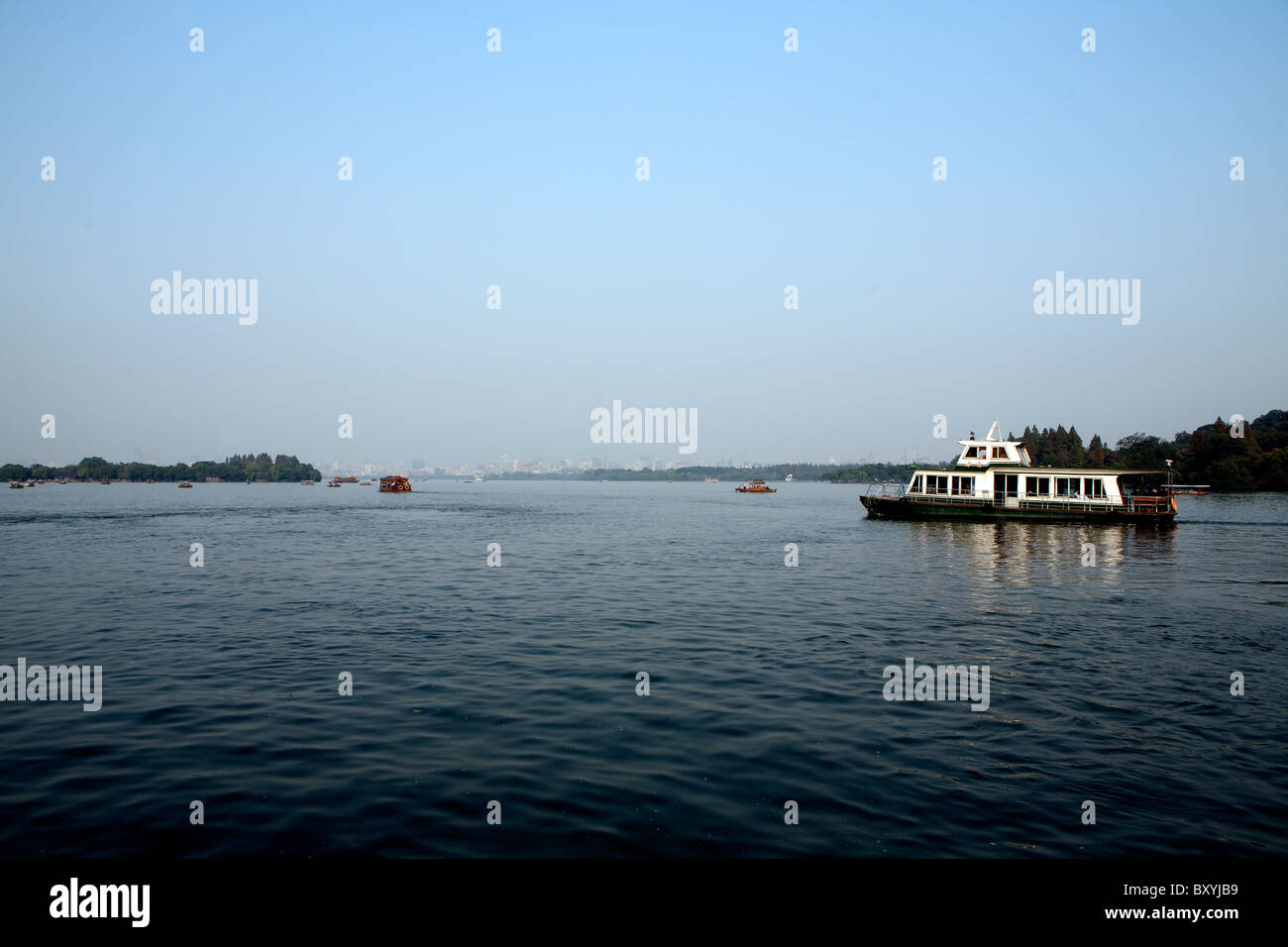 Barca a West Lake, Hongzhou, Cina. Foto Stock