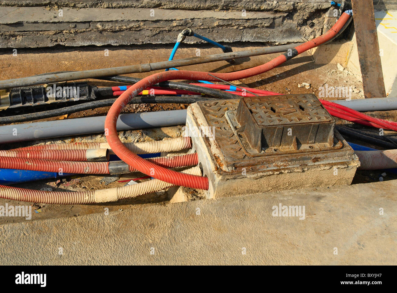 Tubi durante lavori stradali Foto Stock