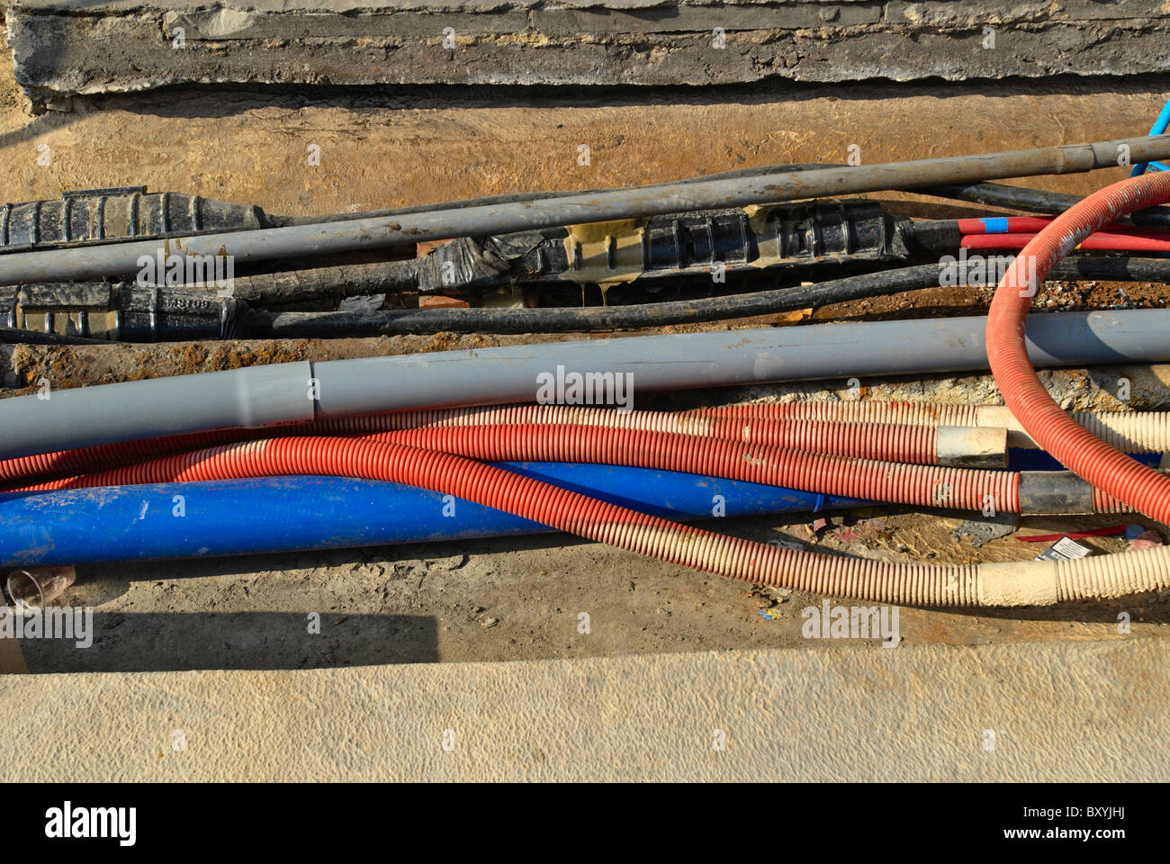 Tubi durante lavori stradali Foto Stock