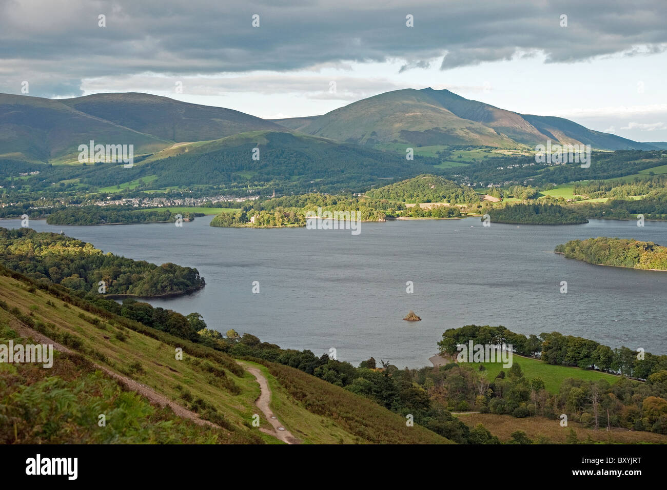 La vista dalla metà Cat campane guardando verso Derwentwater e Skiddaw nel distretto del Lago Foto Stock